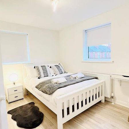 New Fully Furnished Cosy Home Balderton Extérieur photo