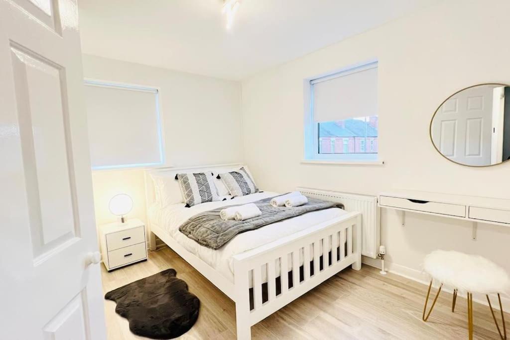 New Fully Furnished Cosy Home Balderton Extérieur photo