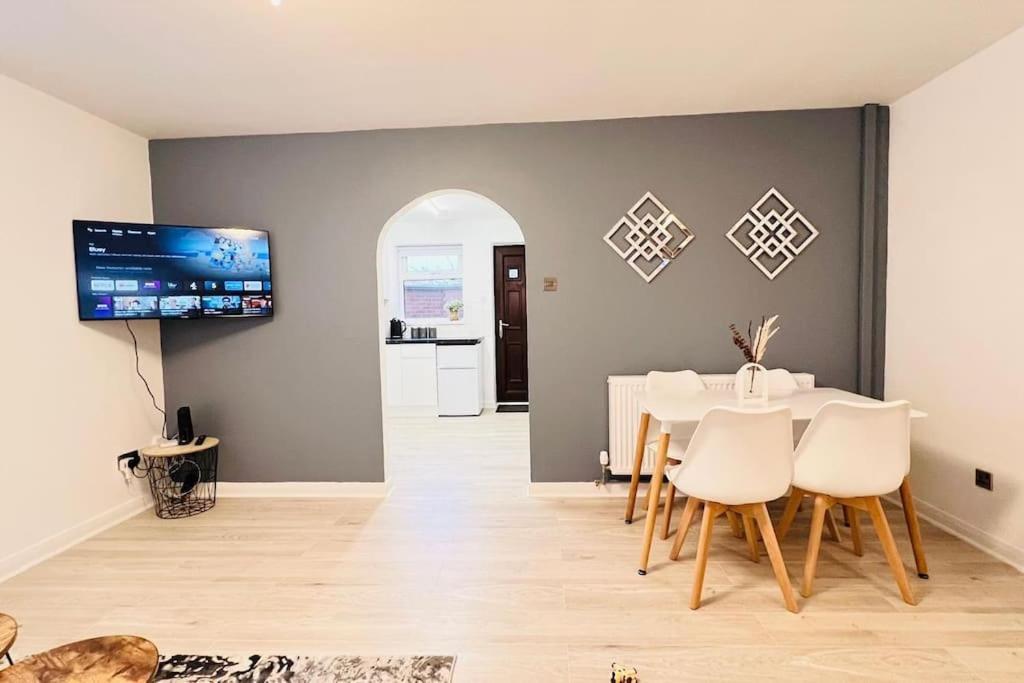 New Fully Furnished Cosy Home Balderton Extérieur photo